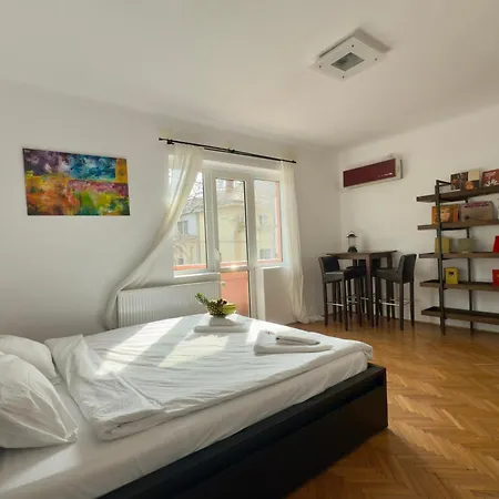 Lovely Bath & Balcony Victory Square 2 Room Apartment Bucharest Exterior photo
